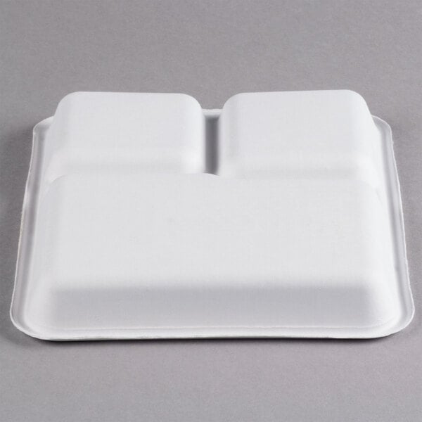 White Molded Fiber / Pulp 3 Compartment Cafeteria Tray